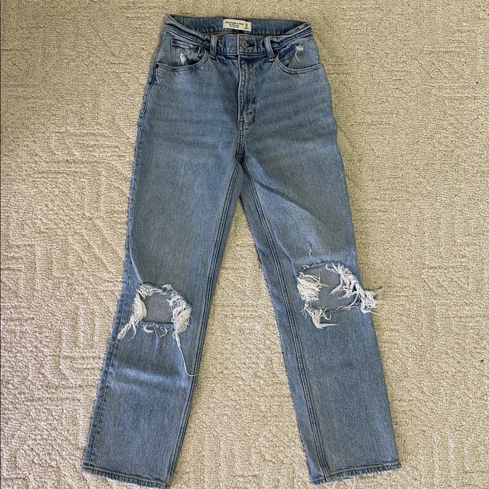 Abercrombie & Fitch The 90’s Straight Ultra High Rise Distressed Jeans Size 25